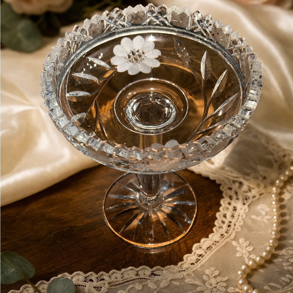 1960s Beautiful Crystal Cut Glass with Floral Design and Stem Glassware 🩶